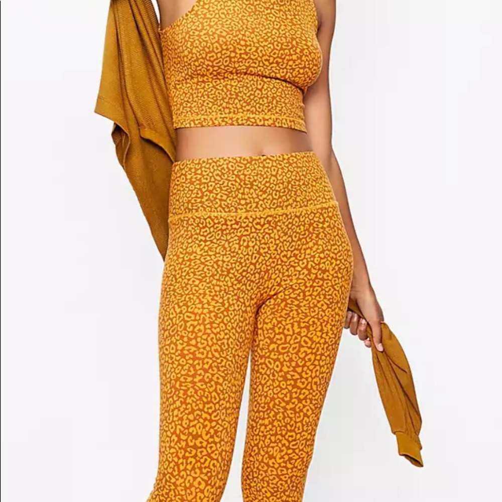 NWT!  Ann Taylor legging set. Top and bottoms. Leopard print. PRICE DROP 🤩